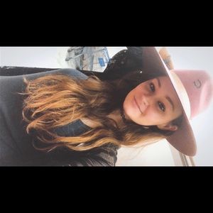 Meet your Posher, Ina